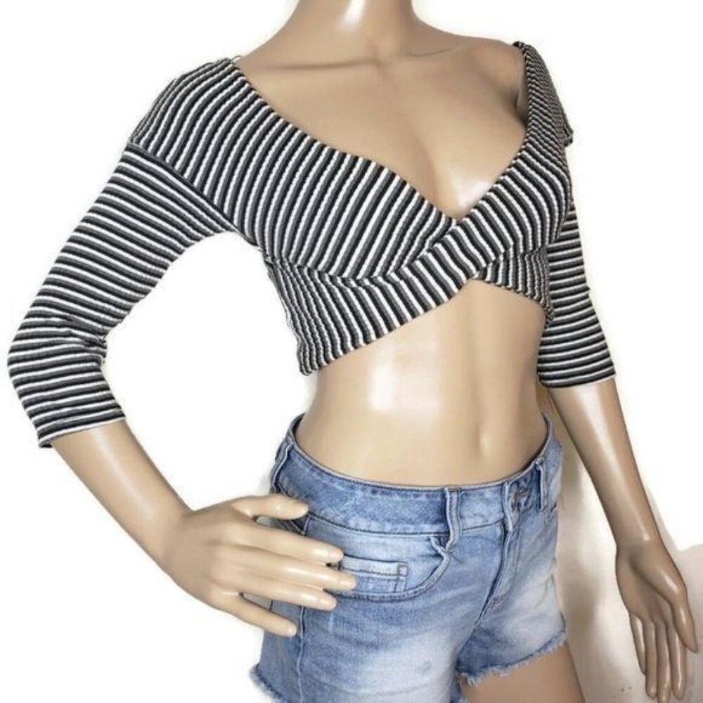 Kimchi Blue Anthropologie Black & White Striped Off-Shoulder Crop Top S - Picture 4 of 5